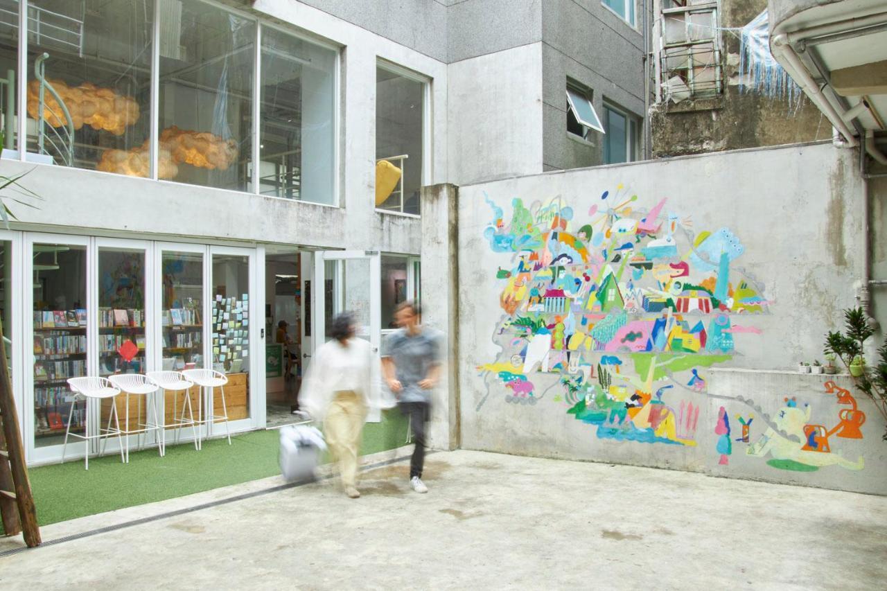 Owlstay Flip Flop Hostel - Garden Tajpej Zewnętrze zdjęcie