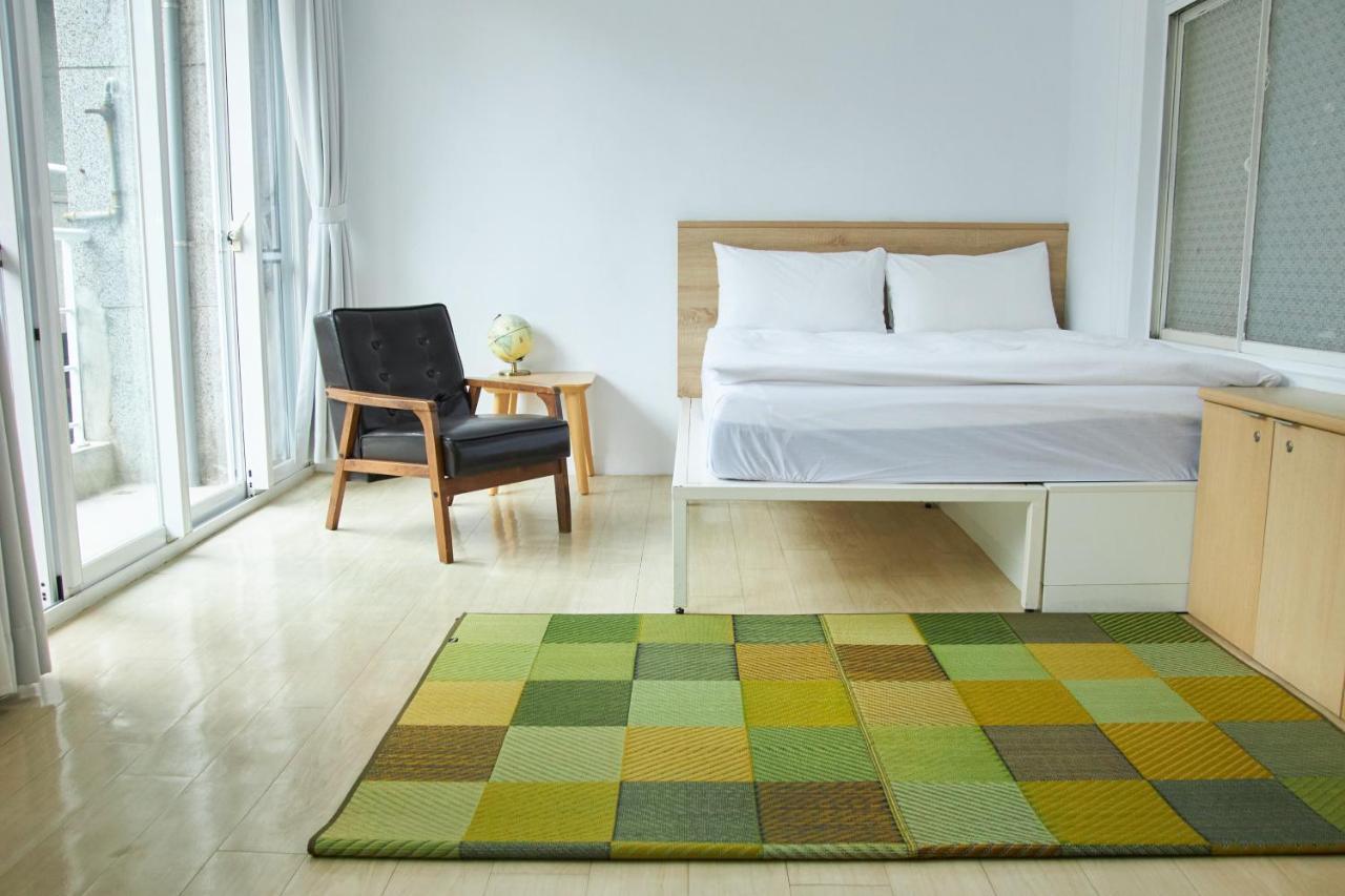 Owlstay Flip Flop Hostel - Garden Tajpej Zewnętrze zdjęcie
